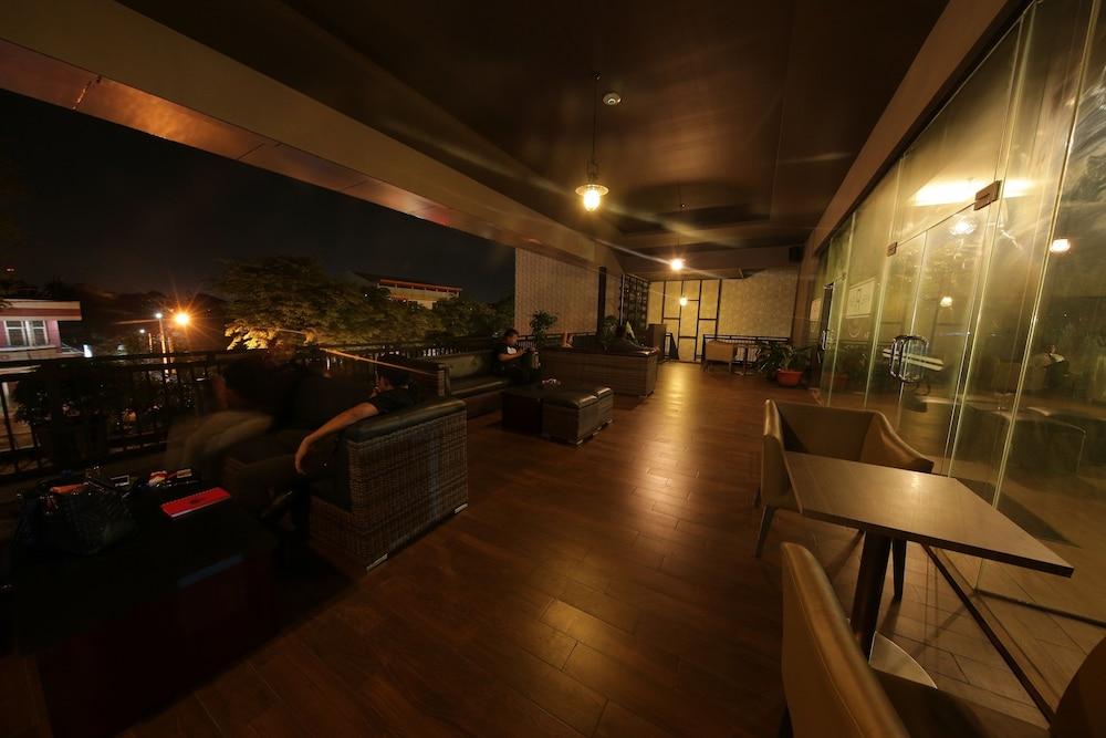 Aston & Conference Center Hotel 4*