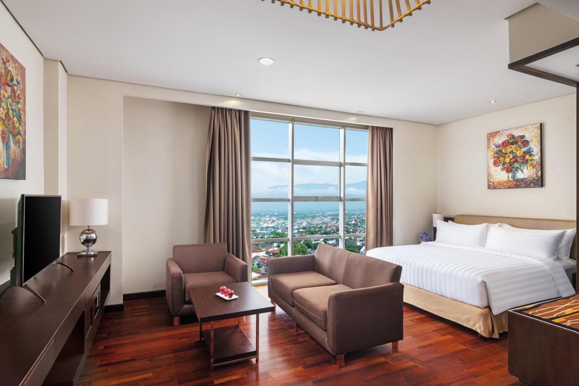 Aston & Conference Center Hotel 4*