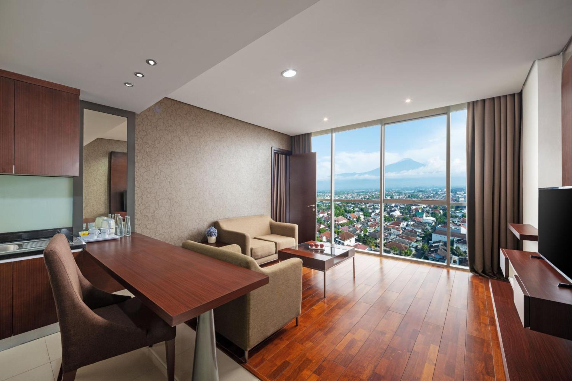 Aston & Conference Center 4*