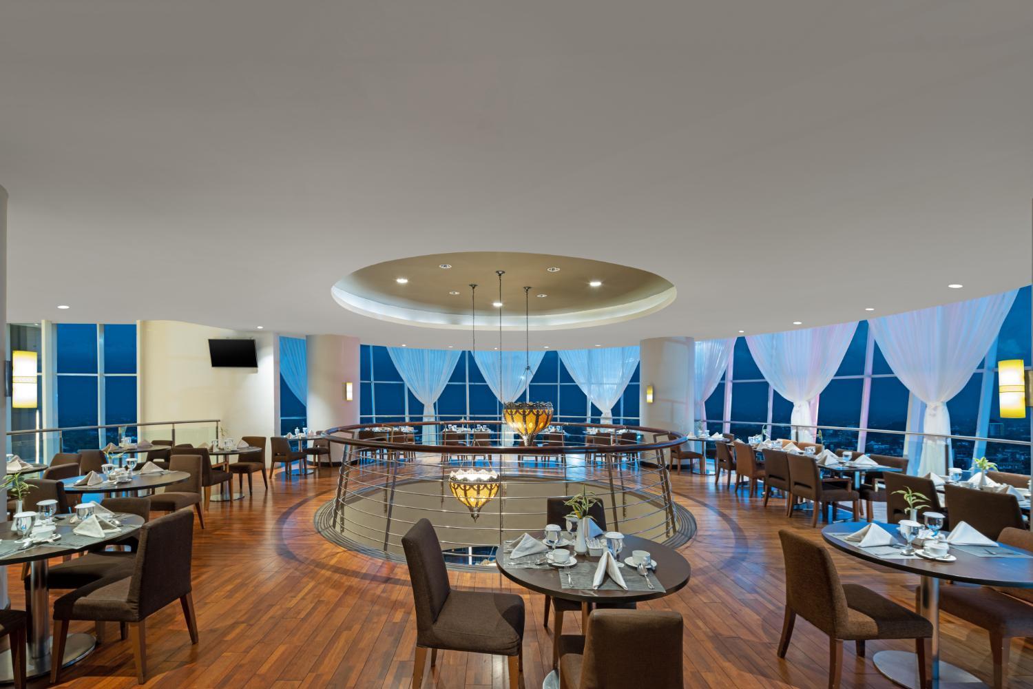 Hotel Aston & Conference Center 4*